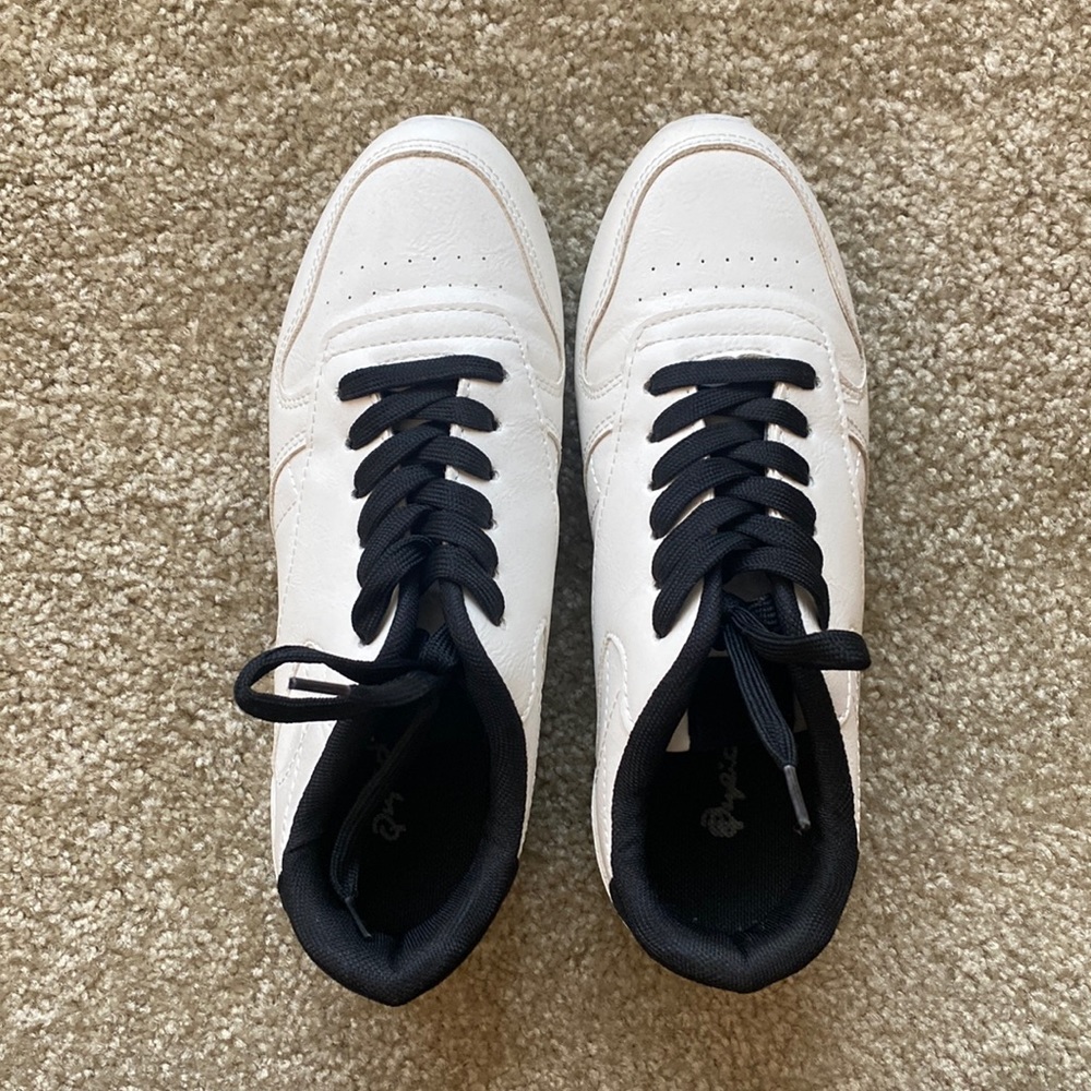 Lulu’s Collette White and Black Sneakers